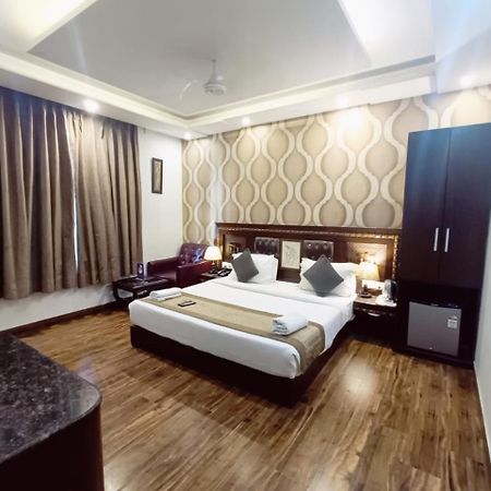 Hotel Waterfall Paschim Vihar Delhi Exteriör bild