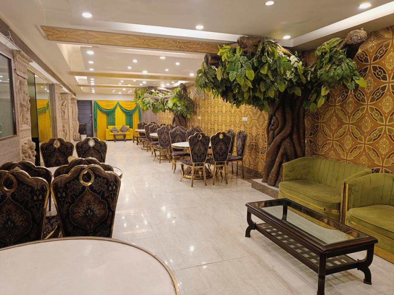 Hotel Waterfall Paschim Vihar Delhi Exteriör bild