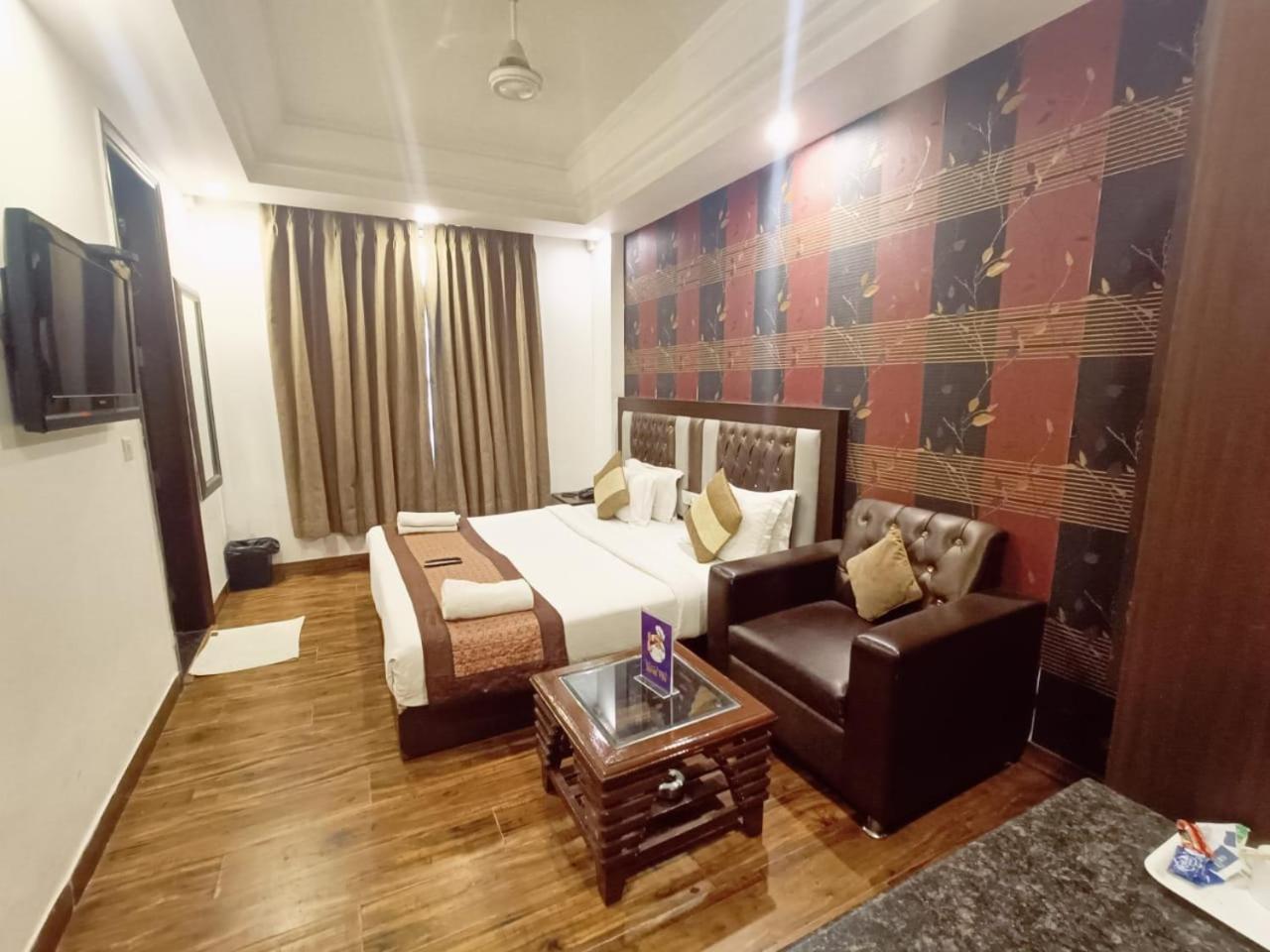 Hotel Waterfall Paschim Vihar Delhi Exteriör bild