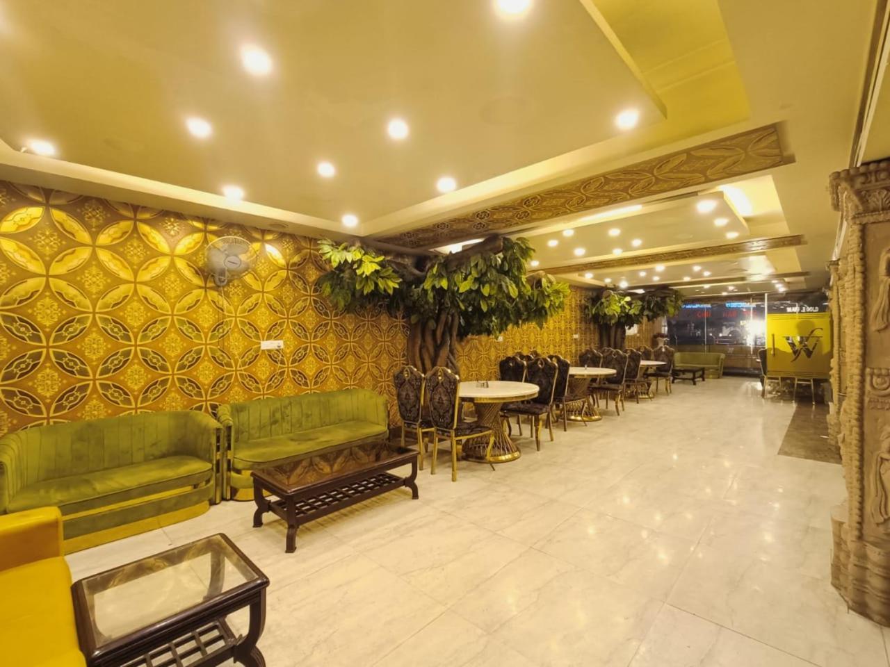 Hotel Waterfall Paschim Vihar Delhi Exteriör bild
