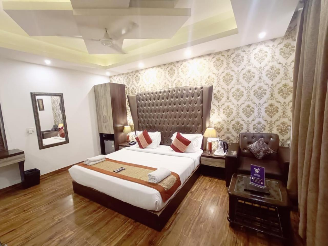 Hotel Waterfall Paschim Vihar Delhi Exteriör bild