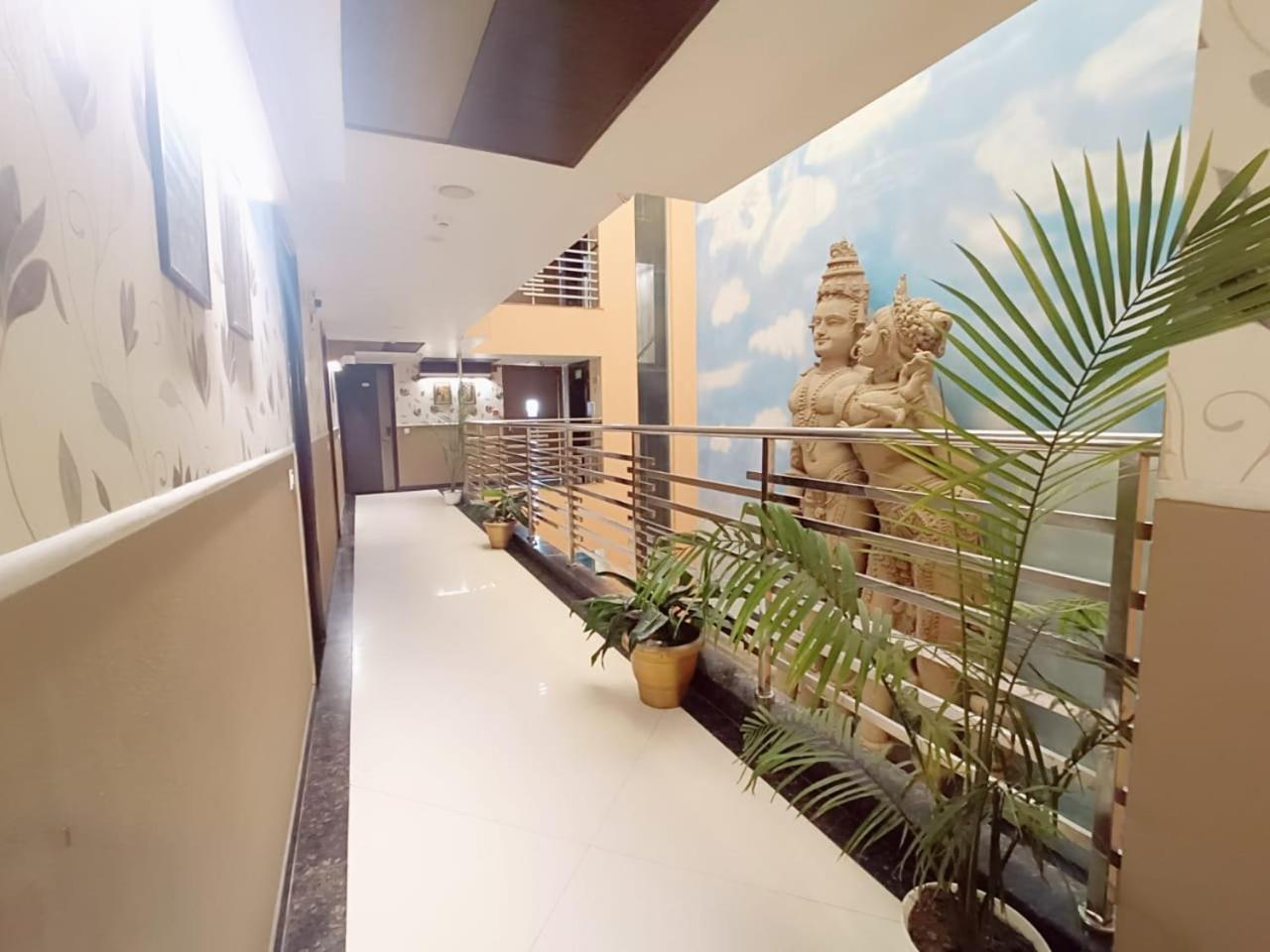 Hotel Waterfall Paschim Vihar Delhi Exteriör bild